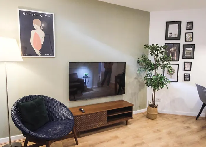 Modern & Spacious City Centre Apartment For Long Stay