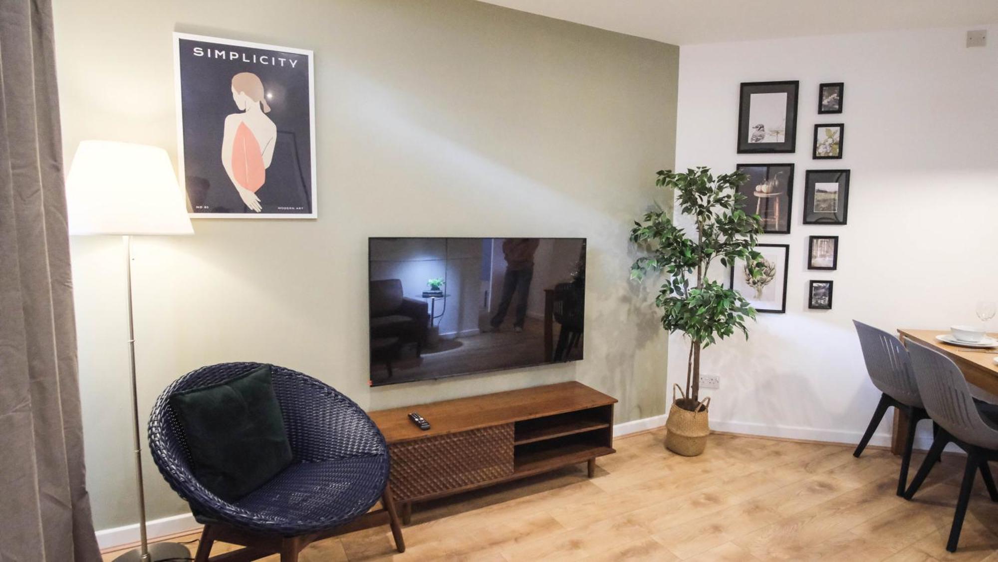 Modern & Spacious Centre For Long Apartment *