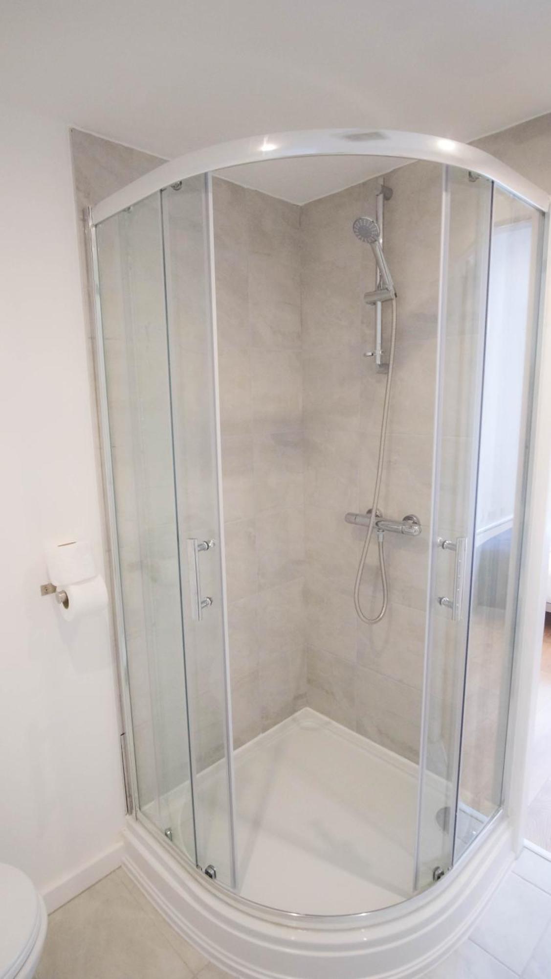 Modern & Spacious Centre For Long Apartment *