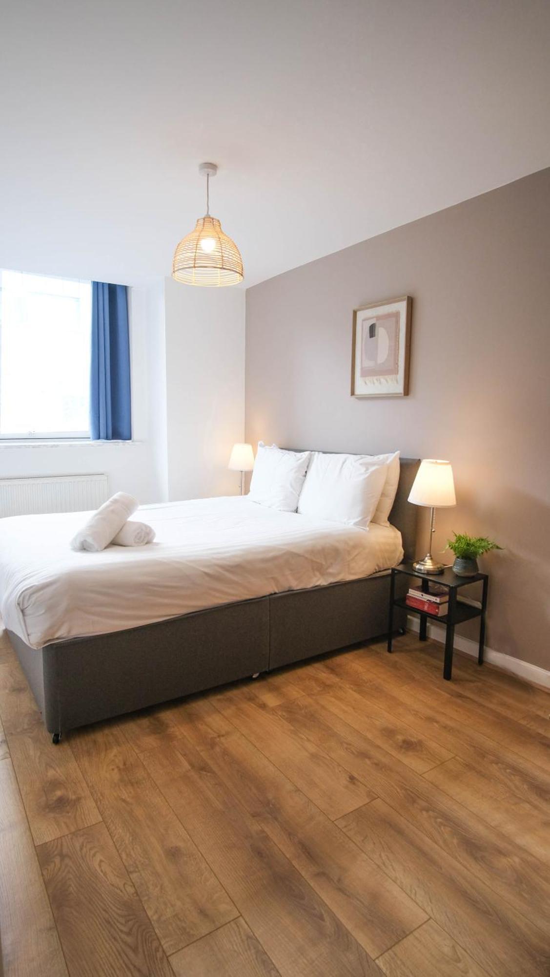 Modern & Spacious Centre For Long Manchester