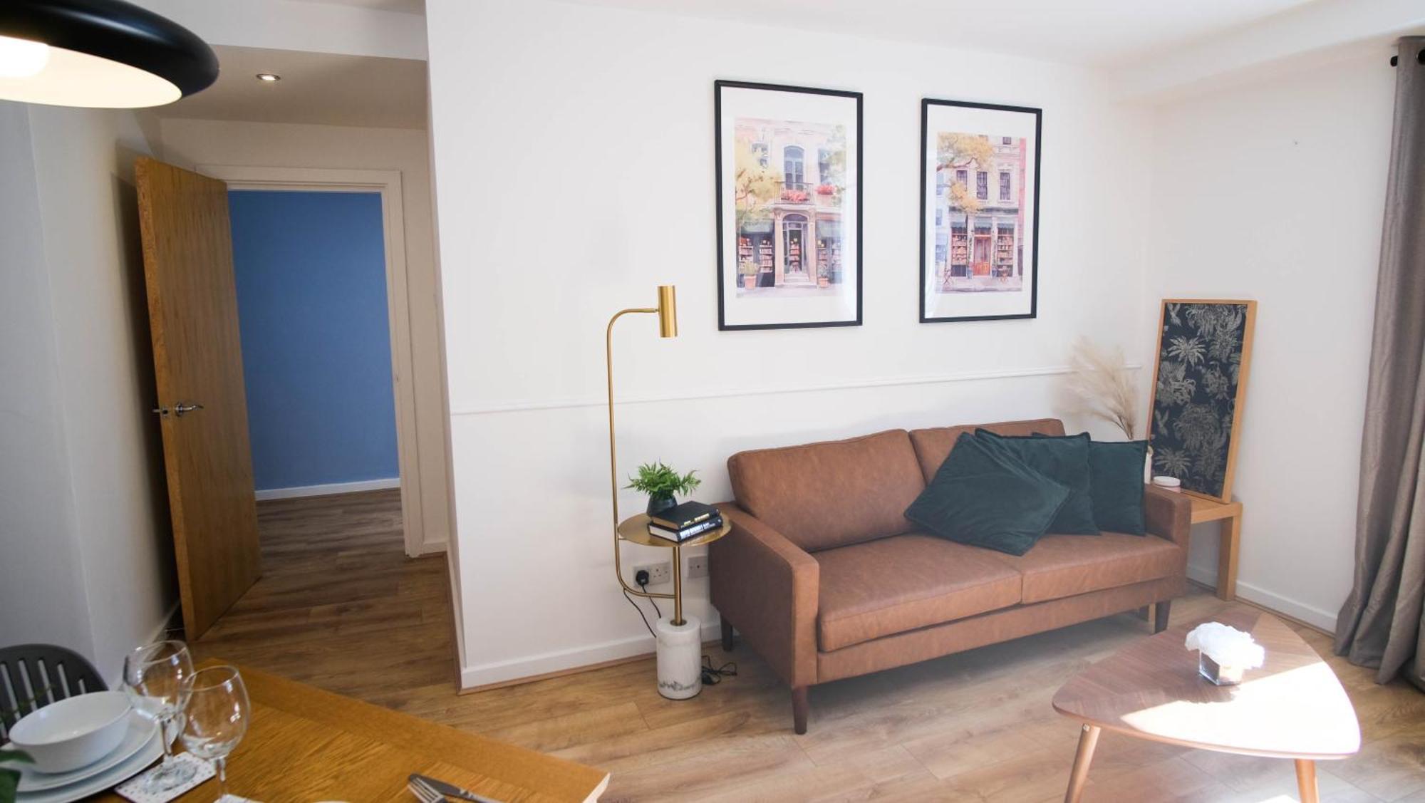 Modern & Spacious Centre For Long Apartment *